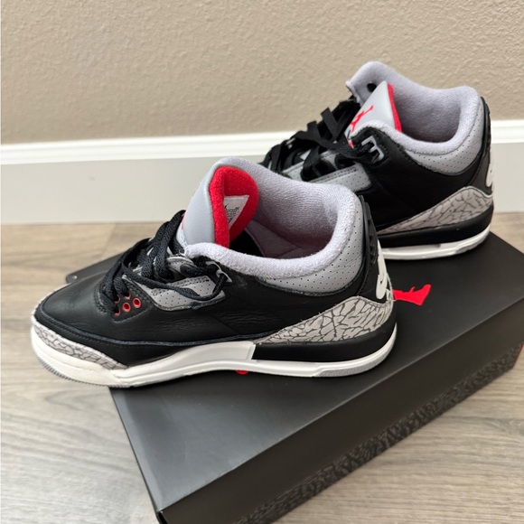 Boys Air Jordan 3 Retro "Black
Cement" - Picture 6 of 9